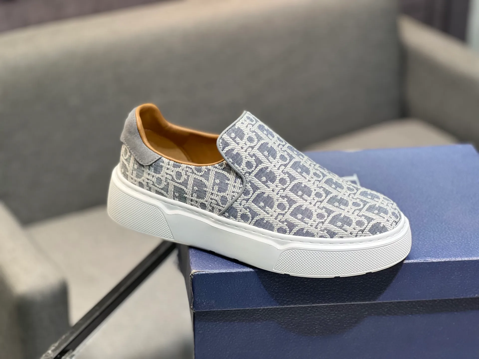 Men's shoes 💰380 The latest DiOr shipment, using imported top-grade jacquard fabric with cowhide design 👍 Breathable mesh lining, comfortable to wear, lightweight, original last mold, official website 1:1, private mold outsole, non-slip, color, multiple colors available, code number 38 to 44 (45 can be ordered)